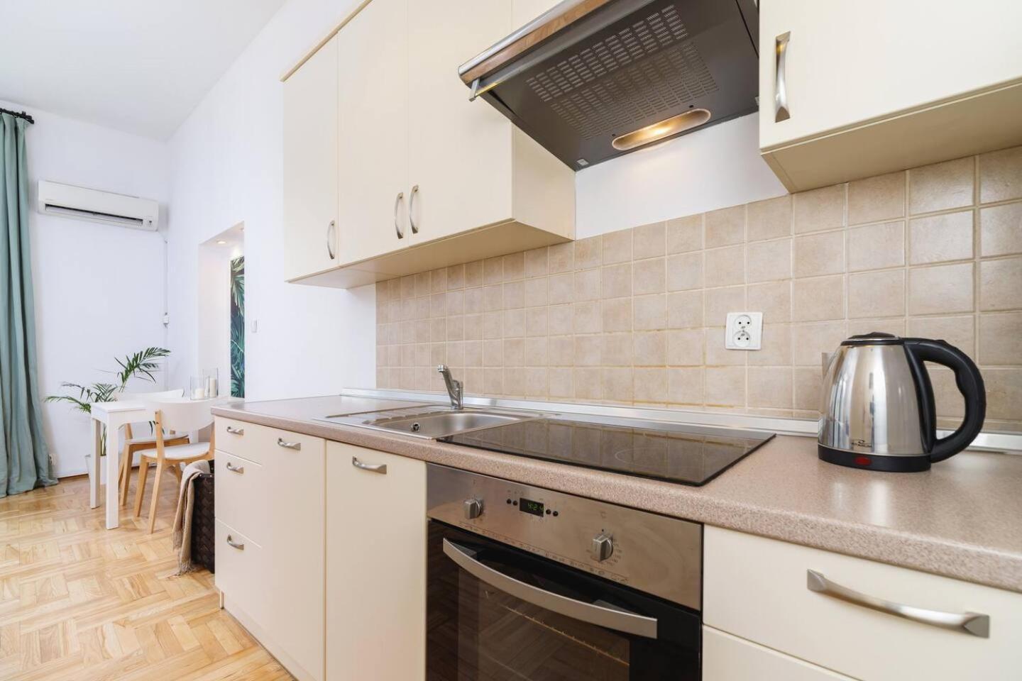 Private Parking - Old Town - Sw Krzyza 16 Street Apartment คราคูฟ ภายนอก รูปภาพ