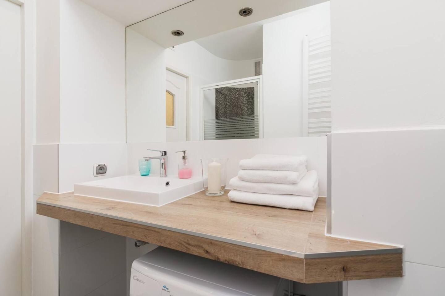 Private Parking - Old Town - Sw Krzyza 16 Street Apartment คราคูฟ ภายนอก รูปภาพ